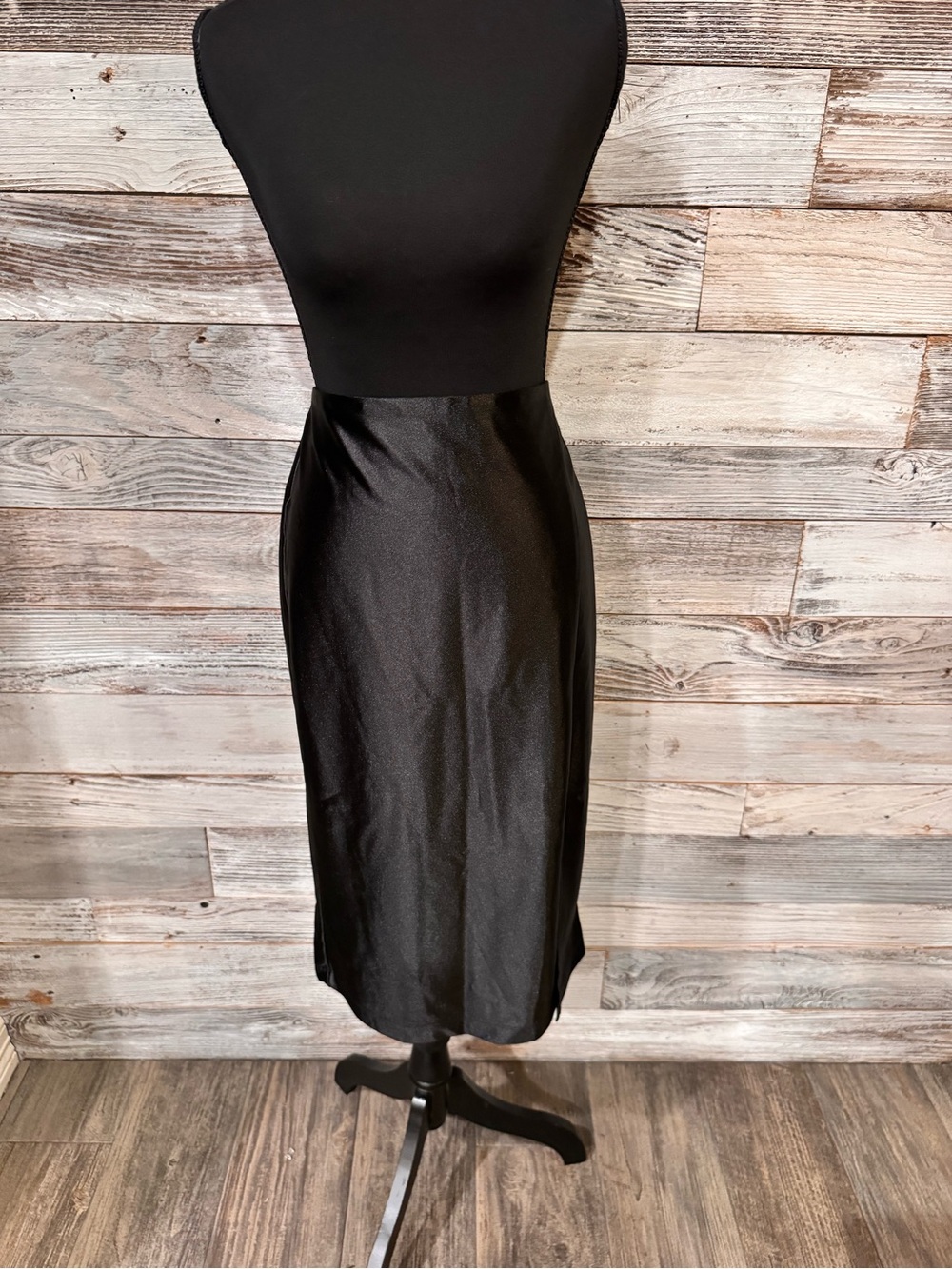 NWT Soho Black Satin Midi Pencil Skirt
